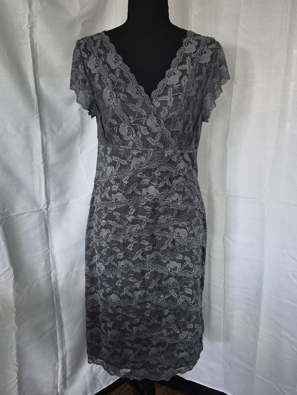 Marina Lace V Neck Dress Size 12 Gray Blue Layered Tiered Body Con Lined
